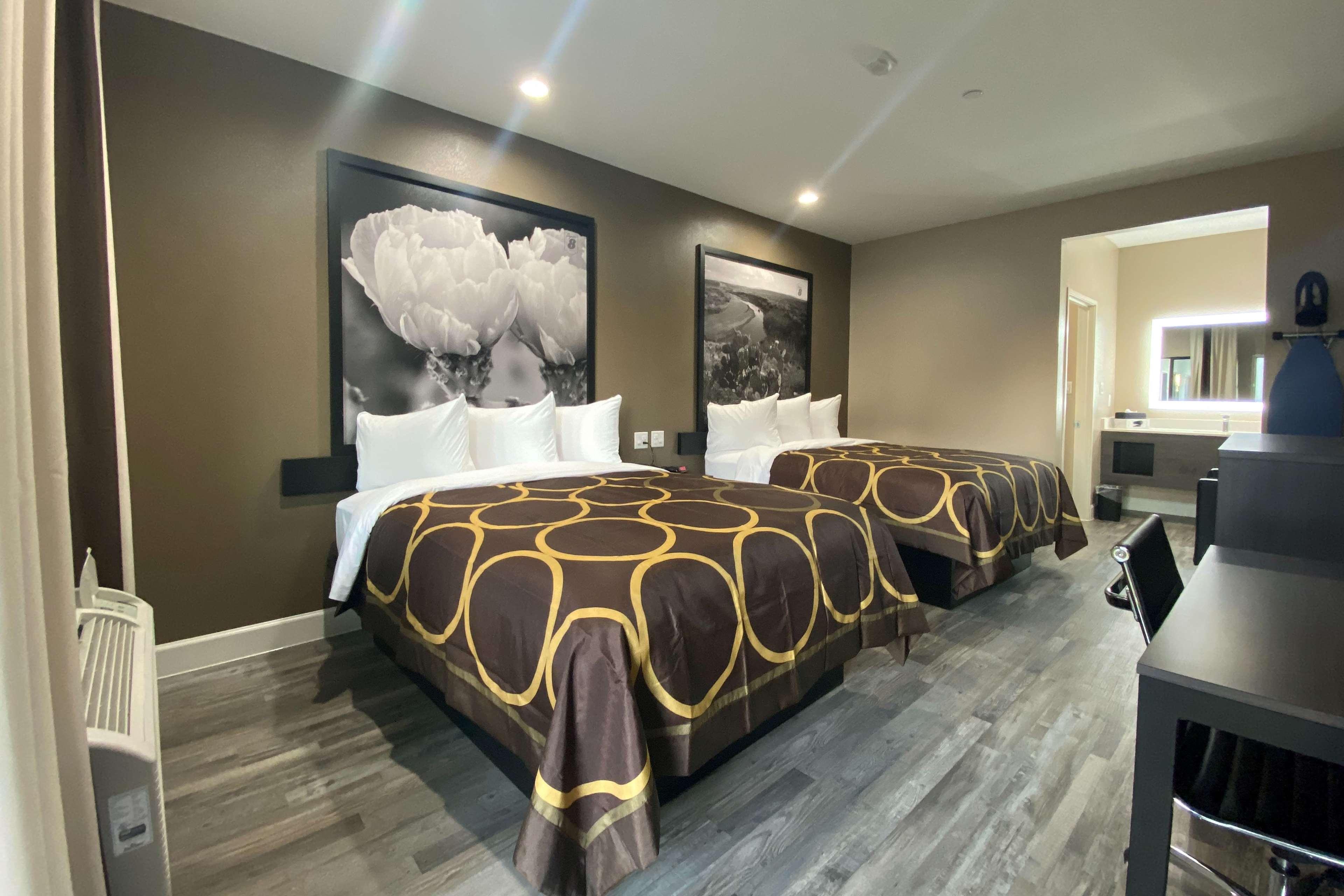 Super 8 By Wyndham Houston Nw Beltway 8-West Rd Hotell Eksteriør bilde