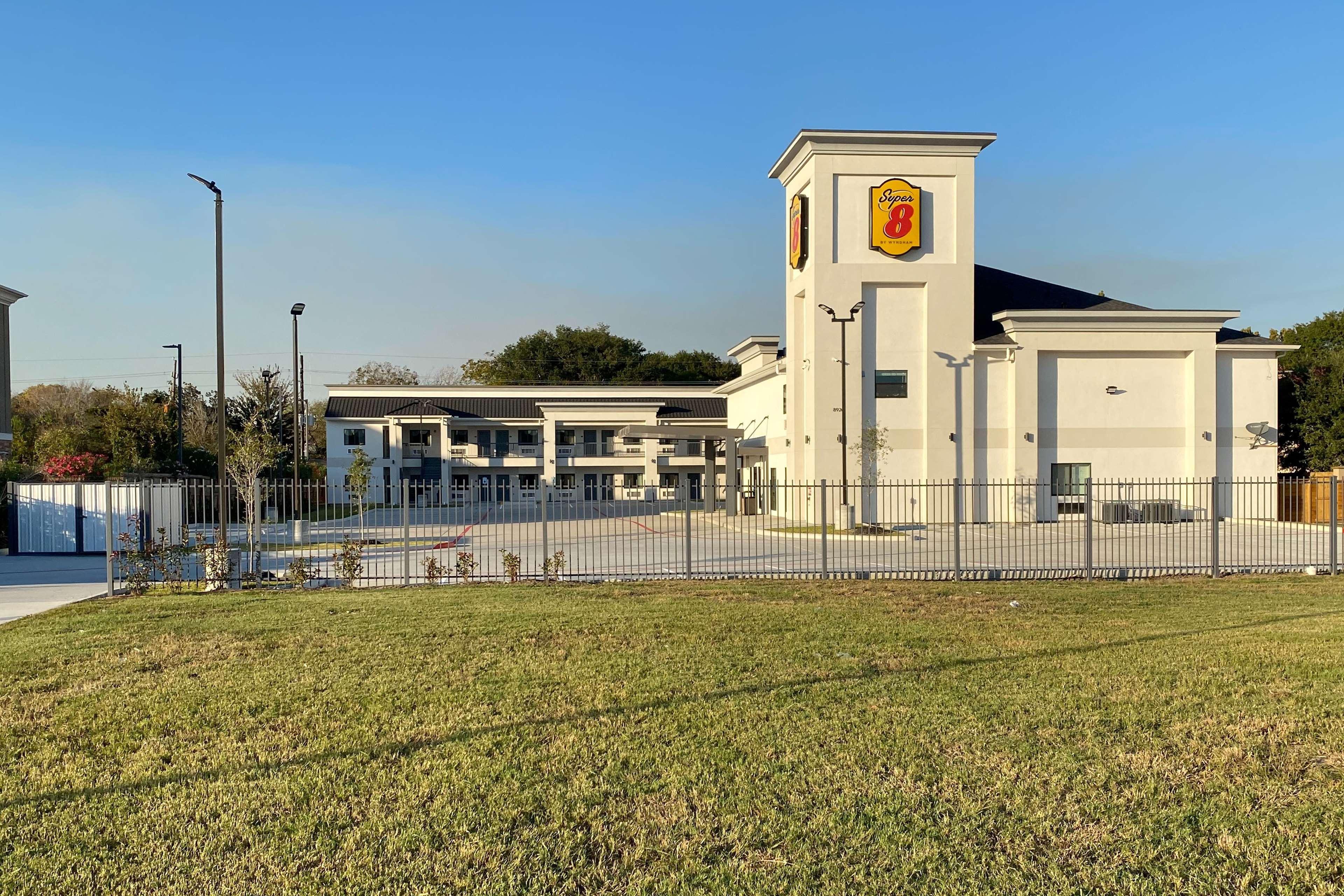 Super 8 By Wyndham Houston Nw Beltway 8-West Rd Hotell Eksteriør bilde
